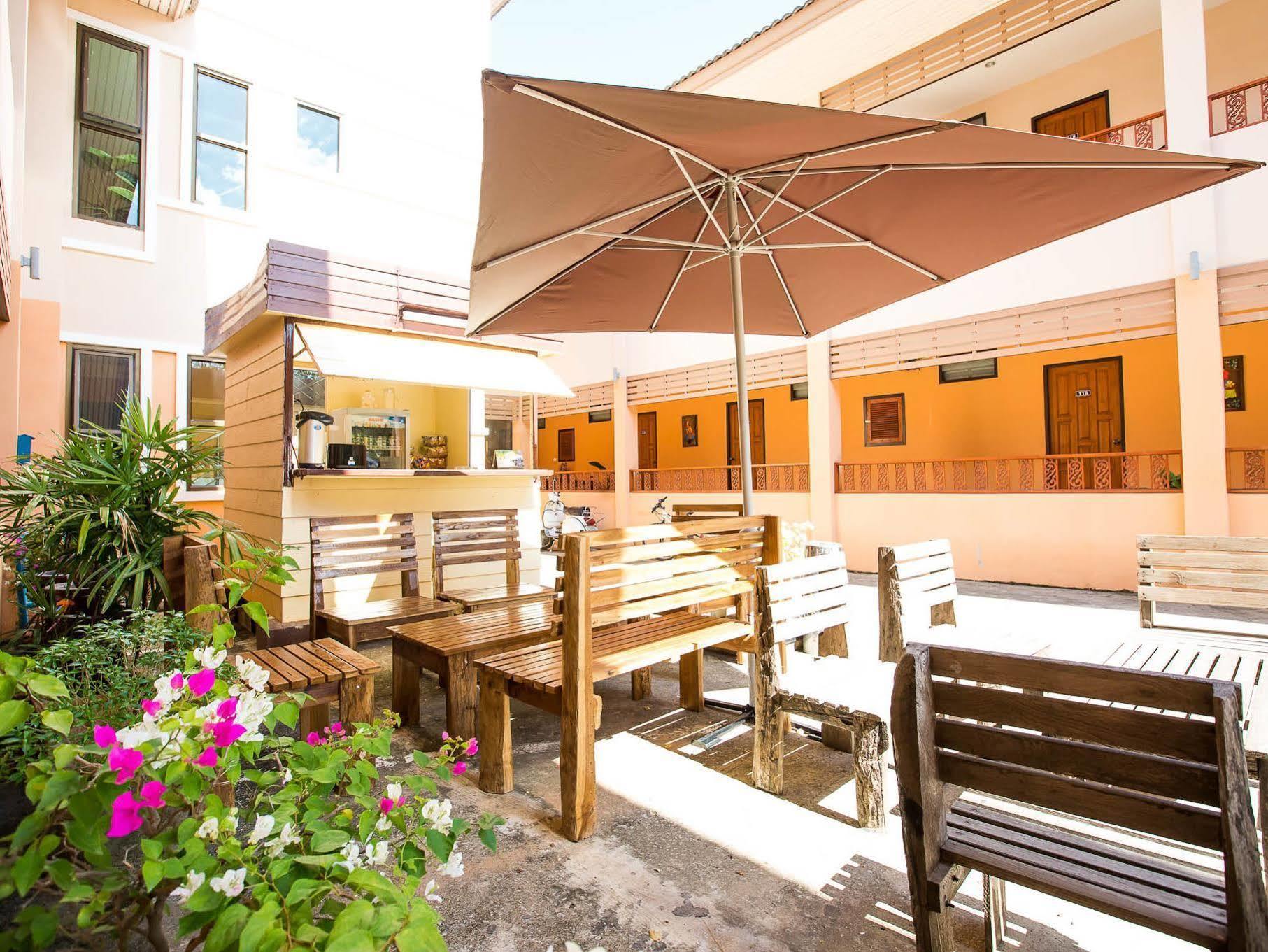 Banlanna Hotel Lampang Bagian luar foto