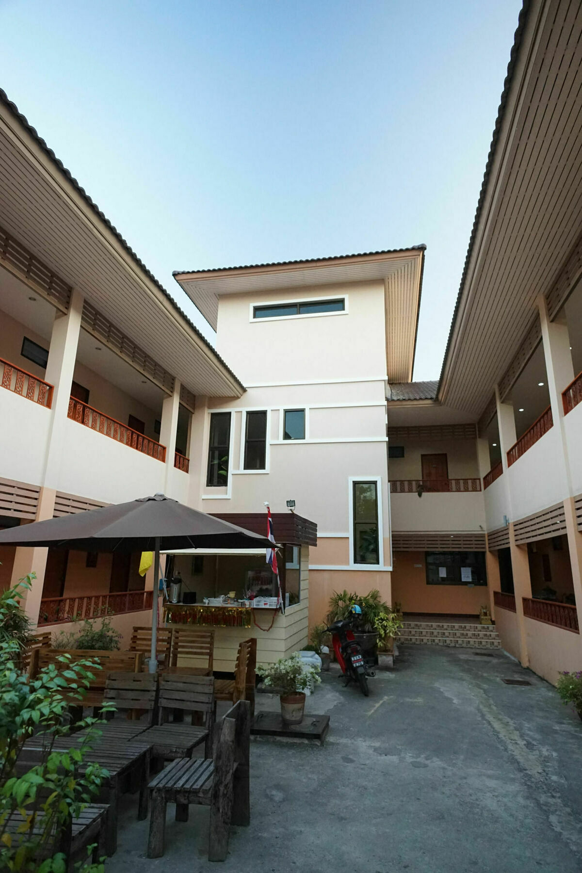 Banlanna Hotel Lampang Bagian luar foto