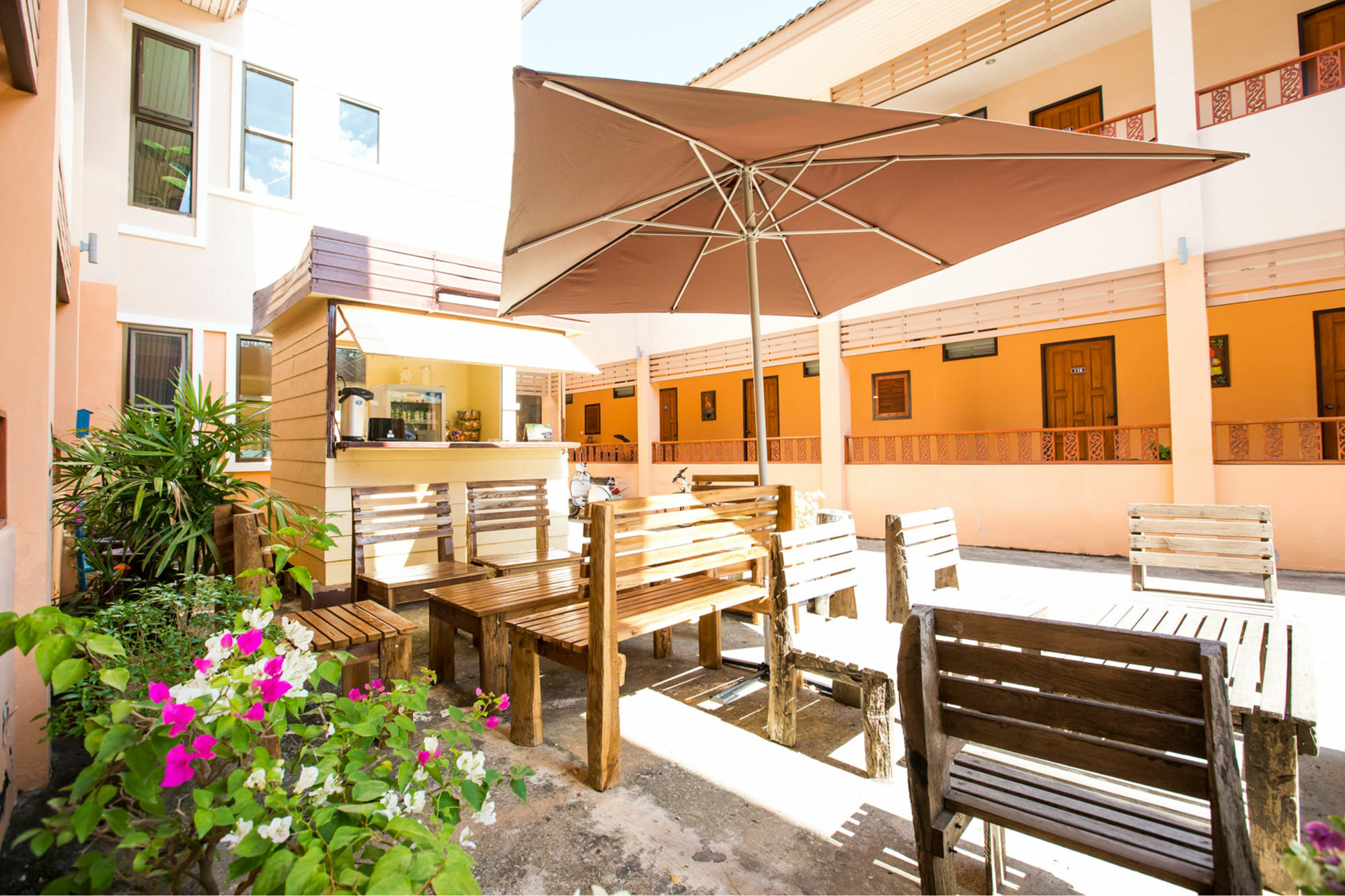 Banlanna Hotel Lampang Bagian luar foto