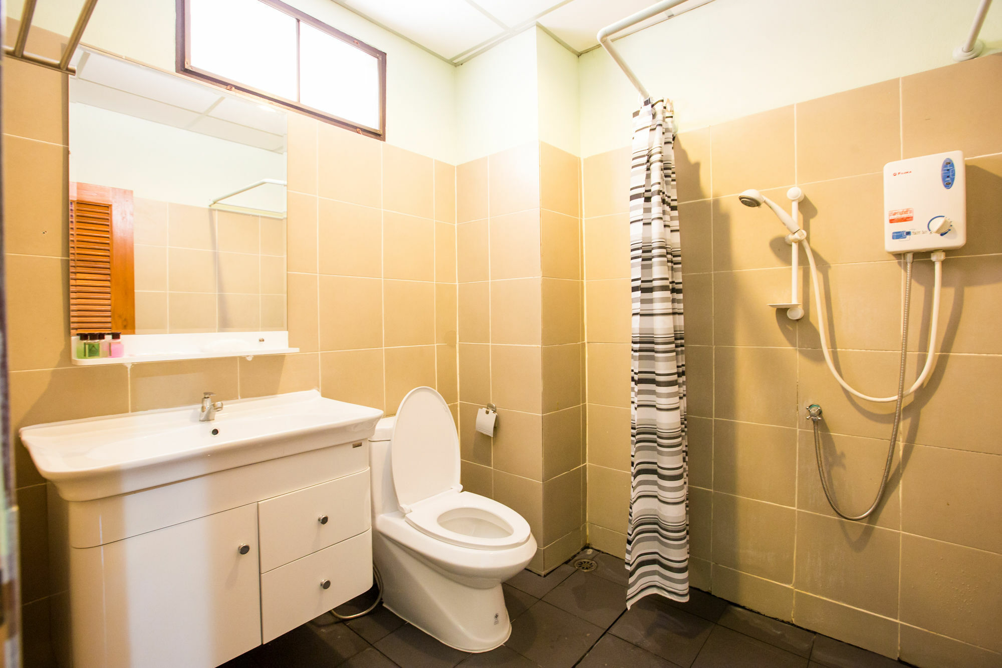 Banlanna Hotel Lampang Bagian luar foto